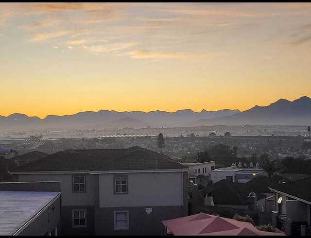 2 BEDROOM APARTMENT FOR SALE IN VREDEKLOOF HEIGHTS